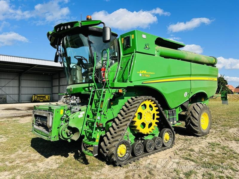 John Deere S780i ProDrive - Labības kombains: foto 1 John Deere S780i ProDrive - Labības kombains: foto 1