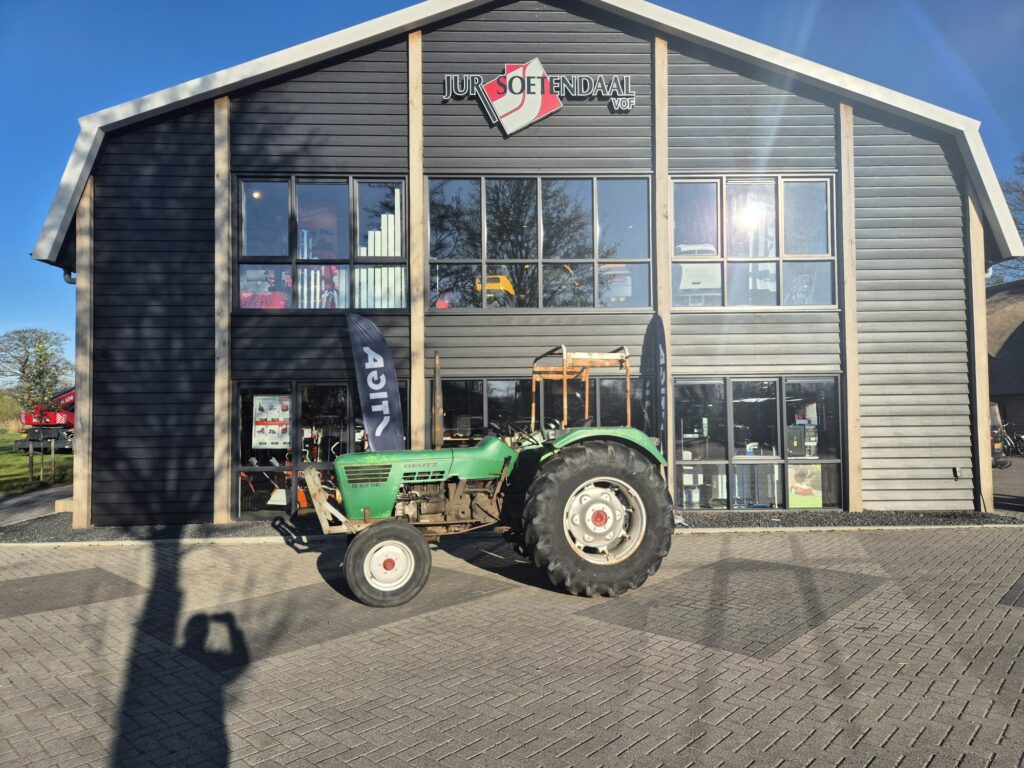DEUTZ D5206 - Traktors: foto 1 DEUTZ D5206 - Traktors: foto 1