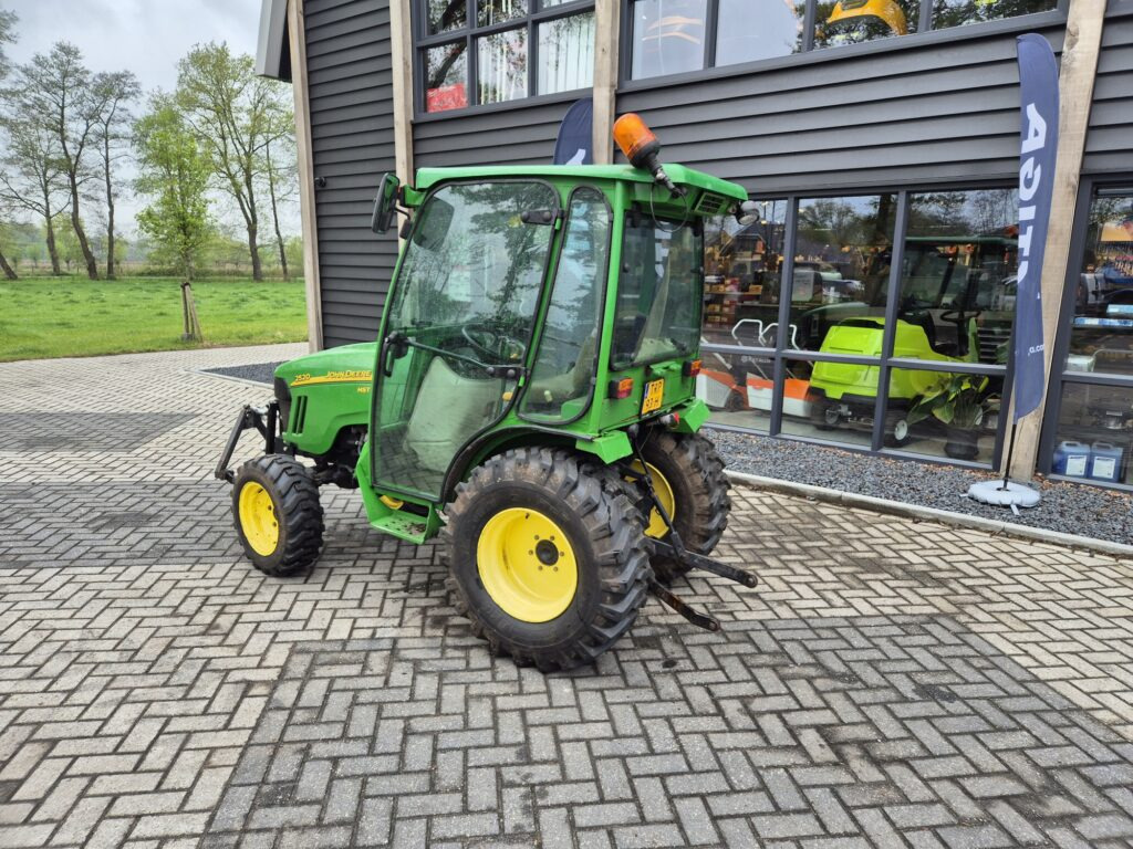JOHN DEERE 2520 - Mini traktors: foto 3 JOHN DEERE 2520 - Mini traktors: foto 3