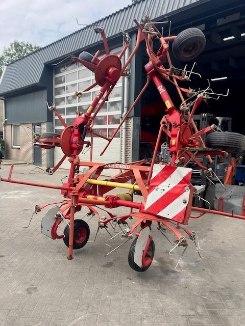 LELY 675 tedder - Vālotājs/ Ārdītājs: foto 2 LELY 675 tedder - Vālotājs/ Ārdītājs: foto 2