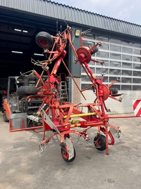 LELY 675 tedder - Vālotājs/ Ārdītājs: foto 1 LELY 675 tedder - Vālotājs/ Ārdītājs: foto 1