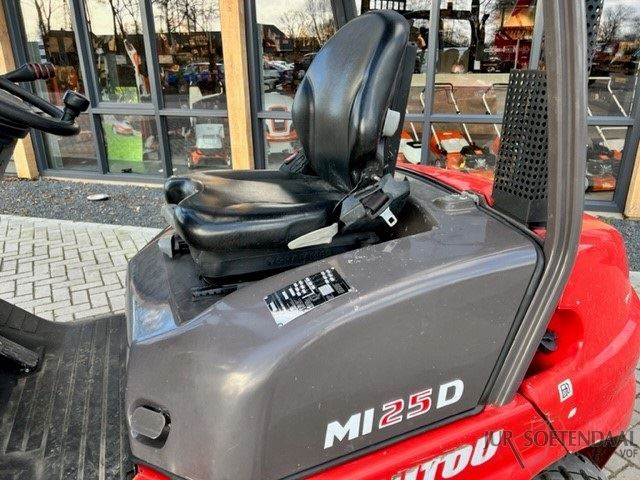 MANITOU MI25D - Dīzeļiekrāvējs: foto 3 MANITOU MI25D - Dīzeļiekrāvējs: foto 3