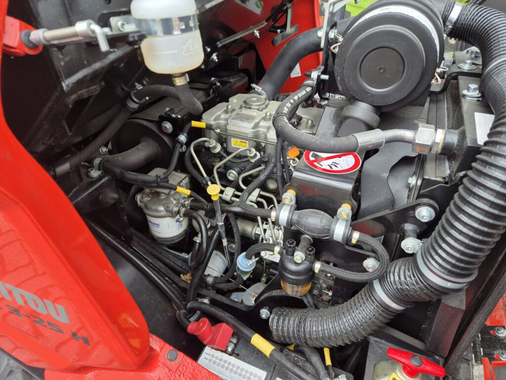 Mini iekrāvējs MANITOU MLA 3-25H miniloader: foto 9