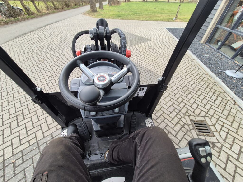 Mini iekrāvējs MANITOU MLA 3-25H miniloader: foto 7