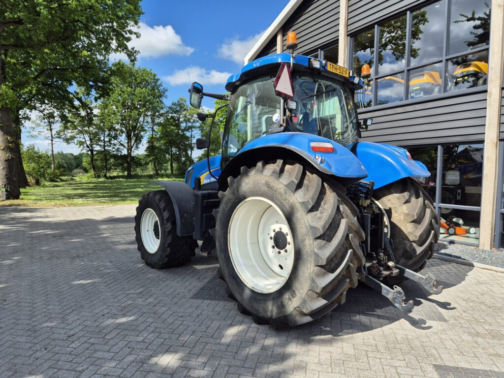 NEW HOLLAND T6080 - Traktors: foto 3 NEW HOLLAND T6080 - Traktors: foto 3
