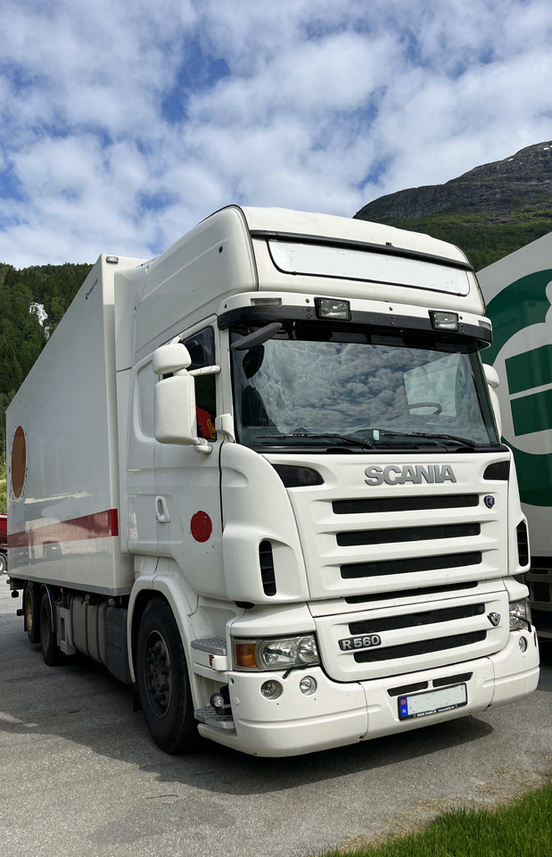 SCANIA R560 6x2, retarder - Kravas automašīna ar slēgto virsbūvi: foto 2 SCANIA R560 6x2, retarder - Kravas automašīna ar slēgto virsbūvi: foto 2