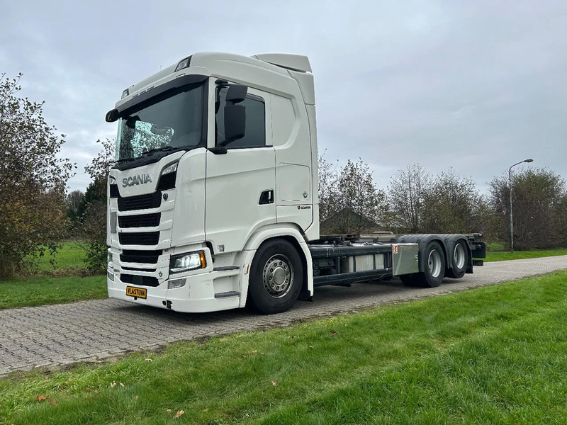 Scania 590S V8 NGS | 6x2 NB | FULL AIR | 10 WHEEL BOUGY - Konteineru vedējs/ Kravas automašīna ar noņemamā virsbūve: foto 1 Scania 590S V8 NGS | 6x2 NB | FULL AIR | 10 WHEEL BOUGY - Konteineru vedējs/ Kravas automašīna ar noņemamā virsbūve: foto 1