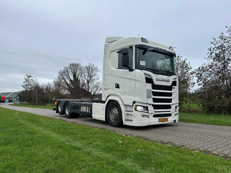 Scania 590S V8 NGS | 6x2 NB | FULL AIR | 10 WHEEL BOUGY - Konteineru vedējs/ Kravas automašīna ar noņemamā virsbūve: foto 4 Scania 590S V8 NGS | 6x2 NB | FULL AIR | 10 WHEEL BOUGY - Konteineru vedējs/ Kravas automašīna ar noņemamā virsbūve: foto 4