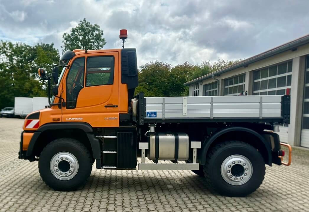 Unimog 530 - U530 405 44301 Mercedes Benz 405 - Komunālā/ Specializētā tehnika: foto 2 Unimog 530 - U530 405 44301 Mercedes Benz 405 - Komunālā/ Specializētā tehnika: foto 2