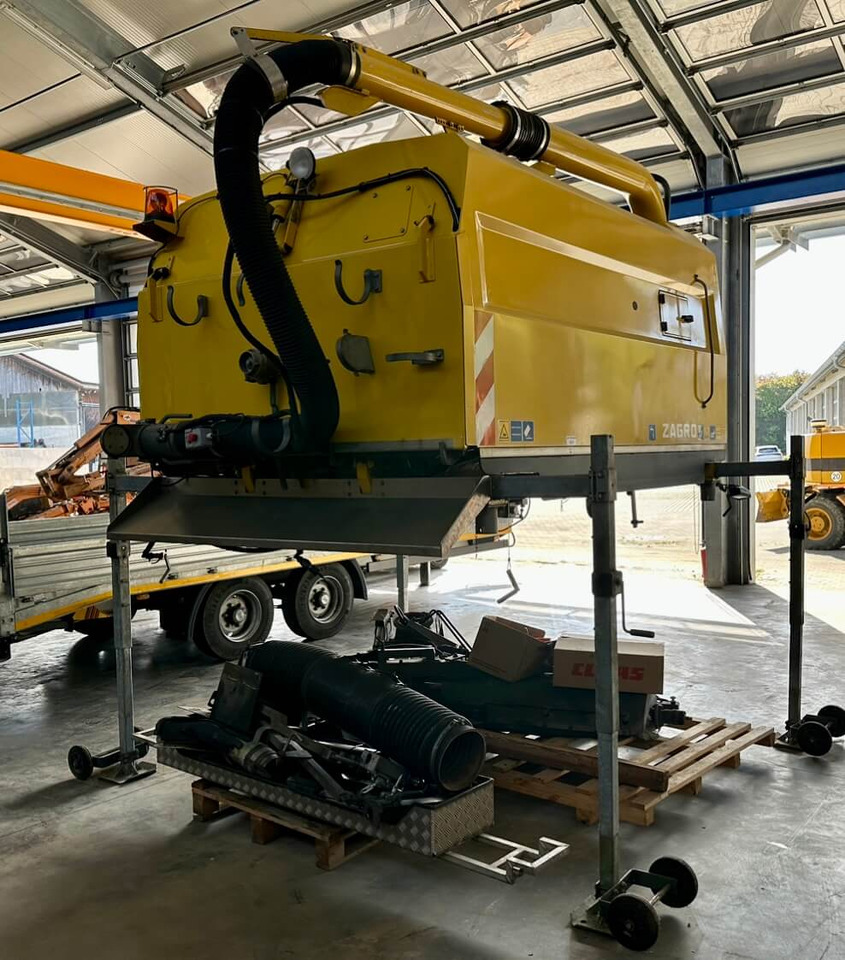 Unimog Aufbaukehrmaschine Trilety SK-370 - Ielu tīrīšanas mašīna: foto 4 Unimog Aufbaukehrmaschine Trilety SK-370 - Ielu tīrīšanas mašīna: foto 4