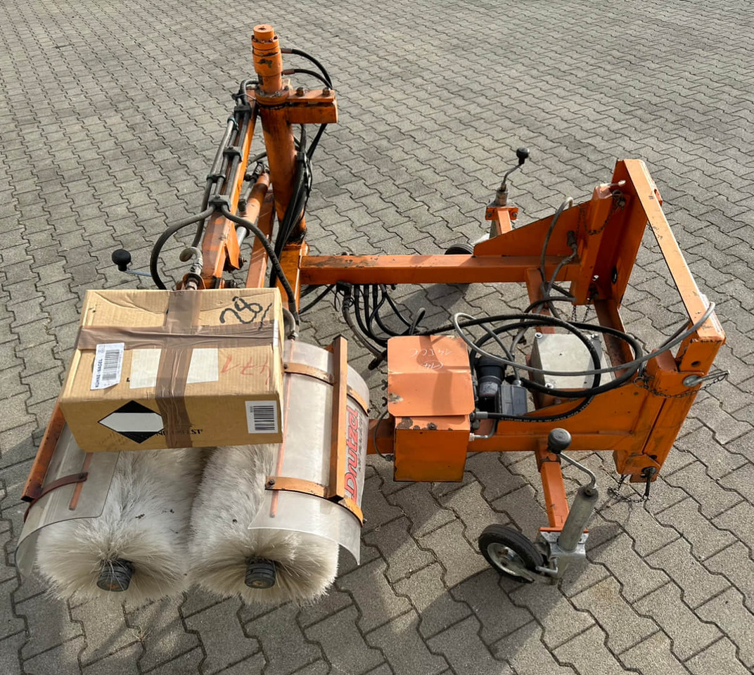 Unimog Leitpfostenwaschgerät Drutzel LWG-U-300 - Birste: foto 2 Unimog Leitpfostenwaschgerät Drutzel LWG-U-300 - Birste: foto 2