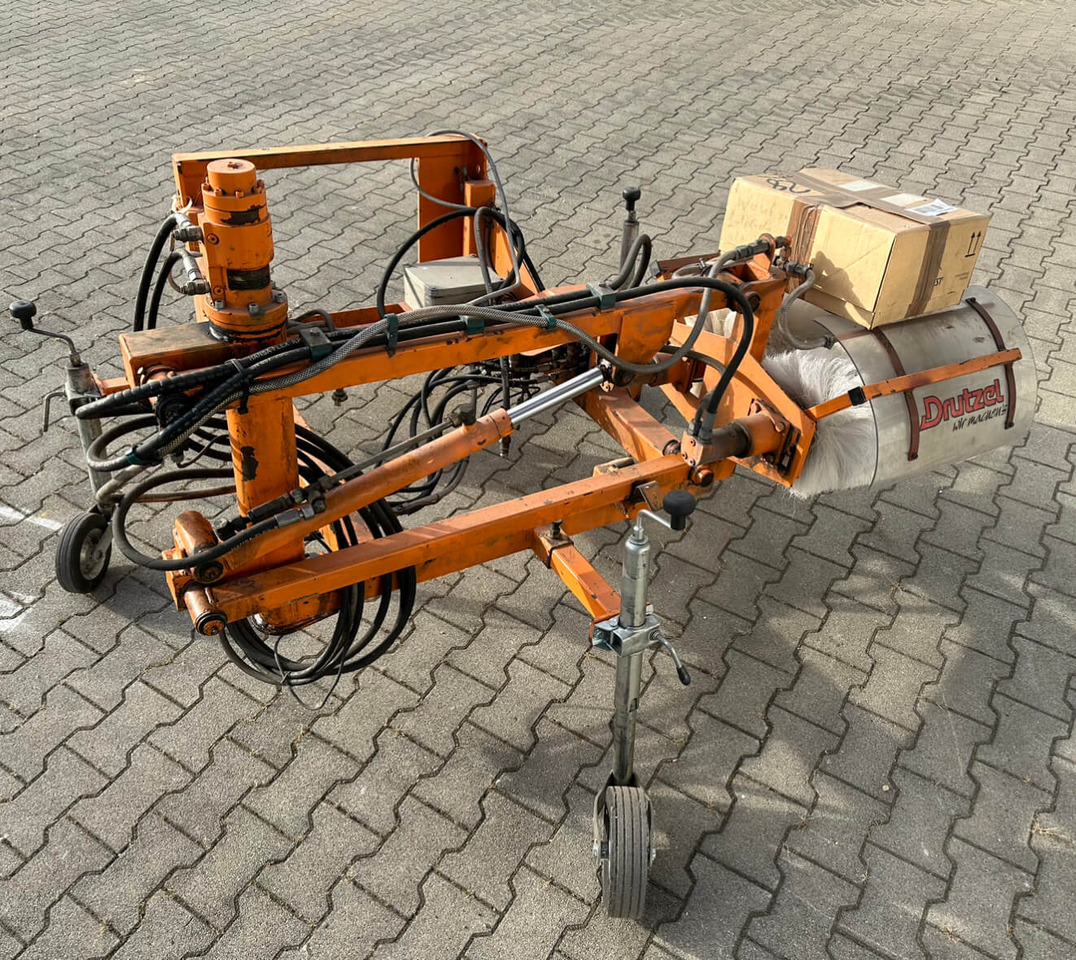 Unimog Leitpfostenwaschgerät Drutzel LWG-U-300 - Birste: foto 5 Unimog Leitpfostenwaschgerät Drutzel LWG-U-300 - Birste: foto 5