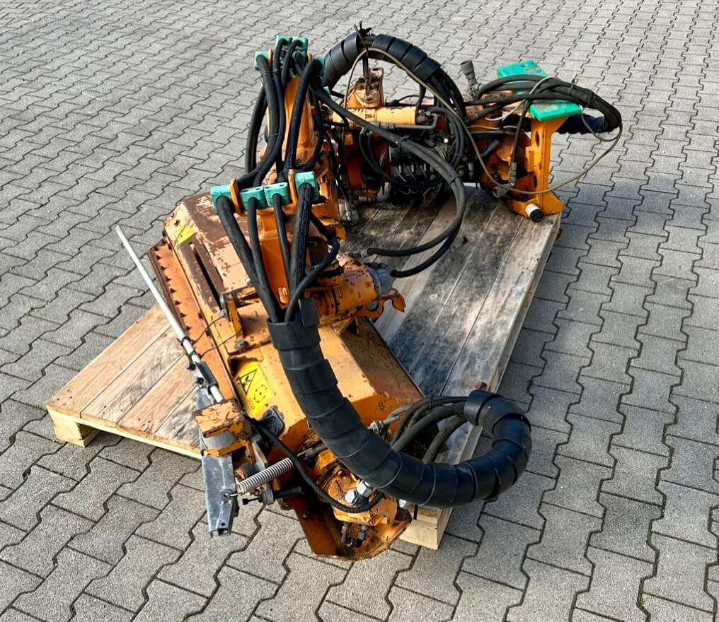 Unimog Randstreifenmulcher Mulag MRK 300 - Izlices pļaujmašīna: foto 3 Unimog Randstreifenmulcher Mulag MRK 300 - Izlices pļaujmašīna: foto 3
