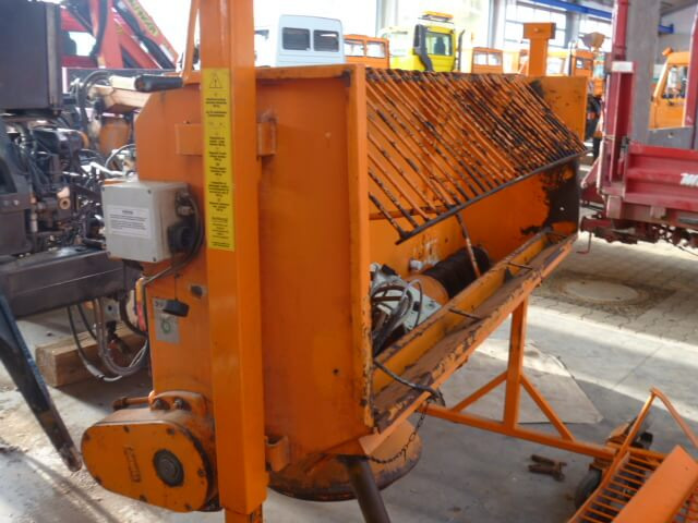 Unimog Salzstreuer Gmeiner 90WA - Sāls un smilts kaisītājs: foto 4 Unimog Salzstreuer Gmeiner 90WA - Sāls un smilts kaisītājs: foto 4