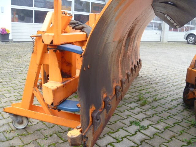 Unimog Schneepflug - Schneeschild Beilhack PV28-3 - Sniega arkls: foto 4 Unimog Schneepflug - Schneeschild Beilhack PV28-3 - Sniega arkls: foto 4