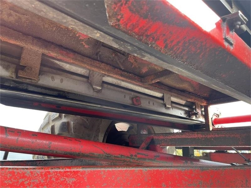 Minerālmēslu izkliedētājs Bredal B 4 Med overbygning og presenning på: foto 19