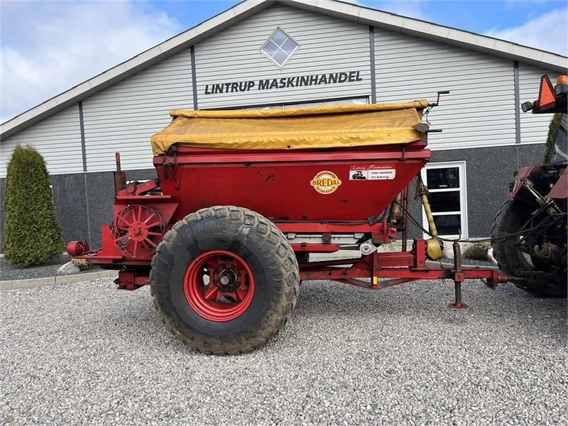 Minerālmēslu izkliedētājs Bredal B 4 Med overbygning og presenning på: foto 12