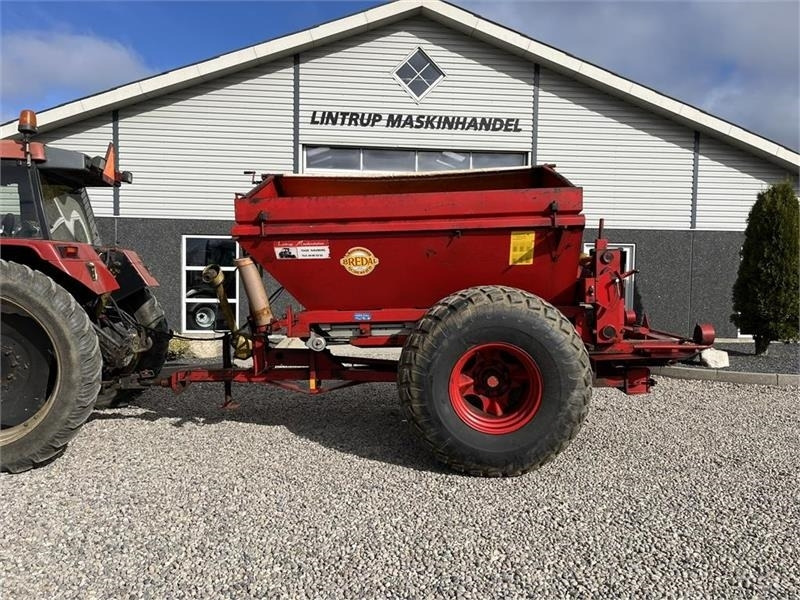Minerālmēslu izkliedētājs Bredal B 4 Med overbygning og presenning på: foto 23