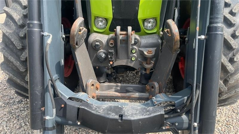 Claas ARION 550 CEBIS Med frontlæsser og frontlift - Traktors: foto 4 Claas ARION 550 CEBIS Med frontlæsser og frontlift - Traktors: foto 4