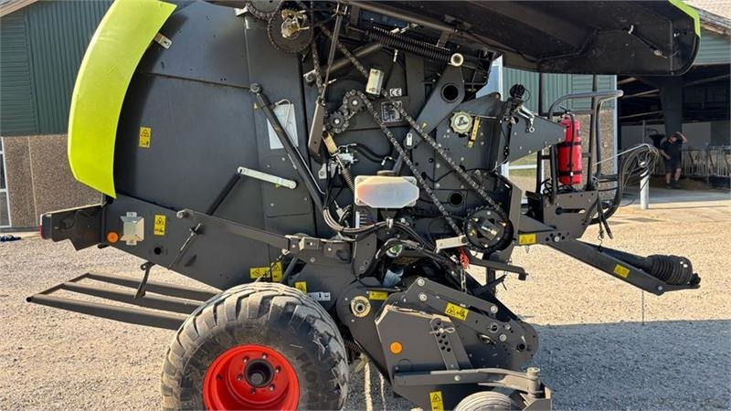 Claas Variant 485 RC velholdt gård maskine. Lige taget i - Rituļu prese: foto 3 Claas Variant 485 RC velholdt gård maskine. Lige taget i - Rituļu prese: foto 3