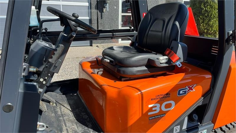 Doosan D30 G med kabine og KUN 57 TIMER FRA NY, MED TIME - Dīzeļiekrāvējs: foto 4 Doosan D30 G med kabine og KUN 57 TIMER FRA NY, MED TIME - Dīzeļiekrāvējs: foto 4