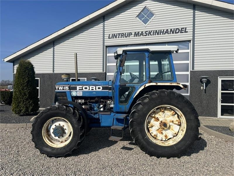 Traktors Ford TW 15 F II med HEVA opklappelig frontlift: foto 10