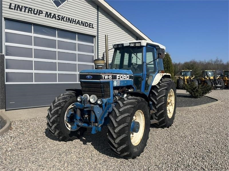 Traktors Ford TW 15 F II med HEVA opklappelig frontlift: foto 8