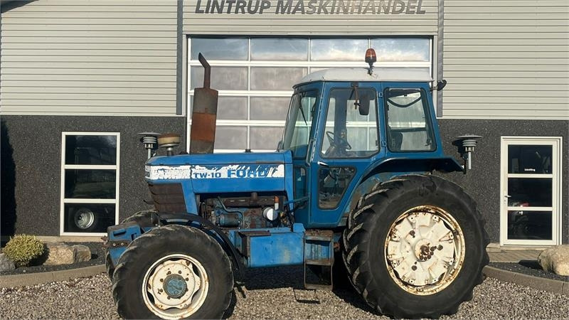 Ford TW10 Meget original 4wd Ford TW10. - Traktors: foto 1 Ford TW10 Meget original 4wd Ford TW10. - Traktors: foto 1