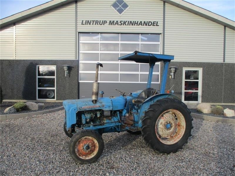 Fordson Dexta 3cyl diesel - Traktors: foto 1 Fordson Dexta 3cyl diesel - Traktors: foto 1