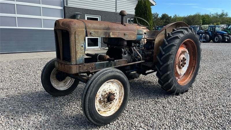 Fordson Major Motoren mangler, men mange god dele. - Traktors: foto 3 Fordson Major Motoren mangler, men mange god dele. - Traktors: foto 3