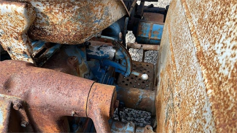 Fordson Major Motoren mangler, men mange god dele.  līzingu Fordson Major Motoren mangler, men mange god dele.: foto 12