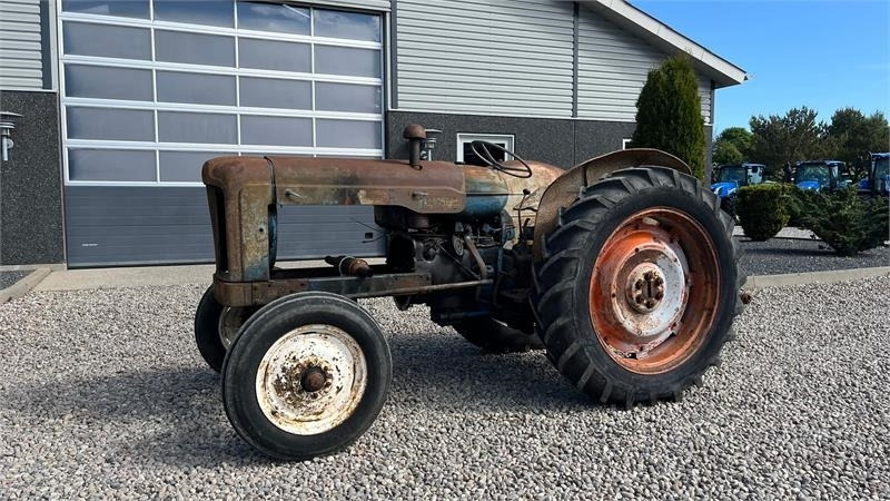 Fordson Major Motoren mangler, men mange god dele. - Traktors: foto 2 Fordson Major Motoren mangler, men mange god dele. - Traktors: foto 2