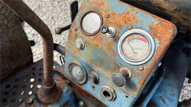 Fordson Major Motoren mangler, men mange god dele.  līzingu Fordson Major Motoren mangler, men mange god dele.: foto 16