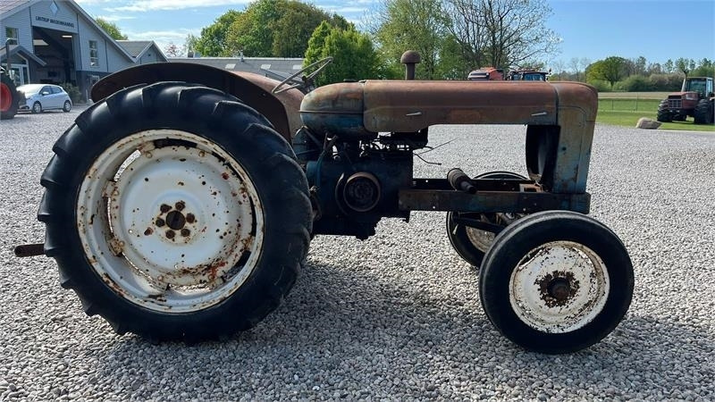 Fordson Major Motoren mangler, men mange god dele.  līzingu Fordson Major Motoren mangler, men mange god dele.: foto 14