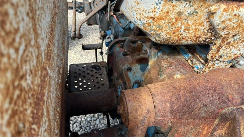 Fordson Major Motoren mangler, men mange god dele.  līzingu Fordson Major Motoren mangler, men mange god dele.: foto 11
