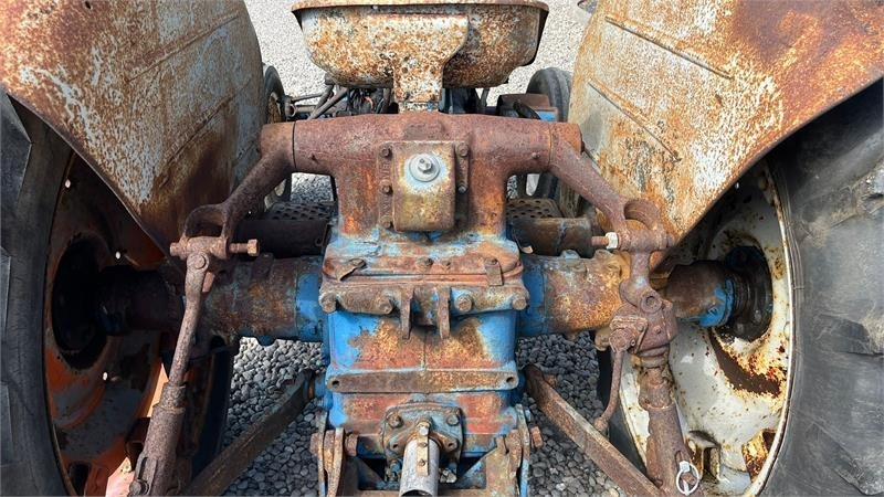 Fordson Major Motoren mangler, men mange god dele.  līzingu Fordson Major Motoren mangler, men mange god dele.: foto 10