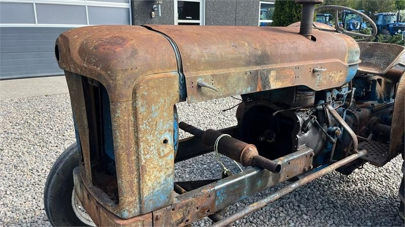 Fordson Major Motoren mangler, men mange god dele. - Traktors: foto 4 Fordson Major Motoren mangler, men mange god dele. - Traktors: foto 4