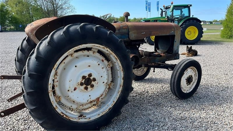 Fordson Major Motoren mangler, men mange god dele.  līzingu Fordson Major Motoren mangler, men mange god dele.: foto 13