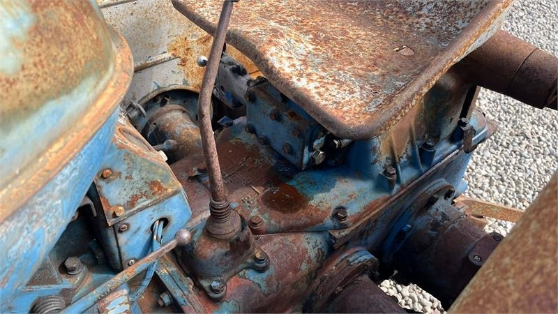 Fordson Major Motoren mangler, men mange god dele.  līzingu Fordson Major Motoren mangler, men mange god dele.: foto 8