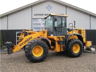 Hyundai 757-9A med 620/75R26 traktor hjul montering på - Riteņu iekrāvējs: foto 1 Hyundai 757-9A med 620/75R26 traktor hjul montering på - Riteņu iekrāvējs: foto 1