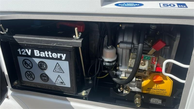 Hyundai DHY8500SE-T 7,0kW diesel - Elektroģenerators: foto 5 Hyundai DHY8500SE-T 7,0kW diesel - Elektroģenerators: foto 5