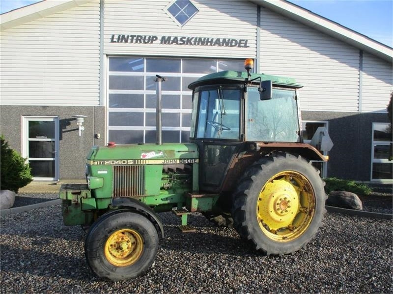 John Deere 2040 S - Traktors: foto 1 John Deere 2040 S - Traktors: foto 1