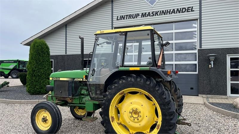 John Deere 2450 Med servostyring - Traktors: foto 2 John Deere 2450 Med servostyring - Traktors: foto 2