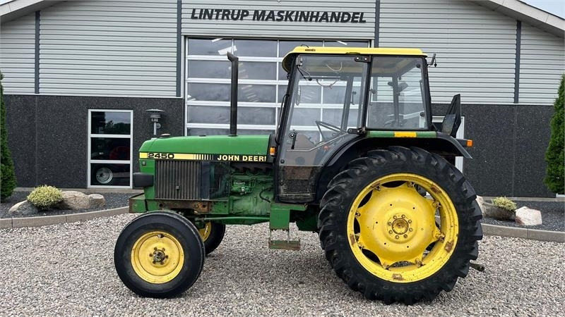 John Deere 2450 Med servostyring - Traktors: foto 1 John Deere 2450 Med servostyring - Traktors: foto 1