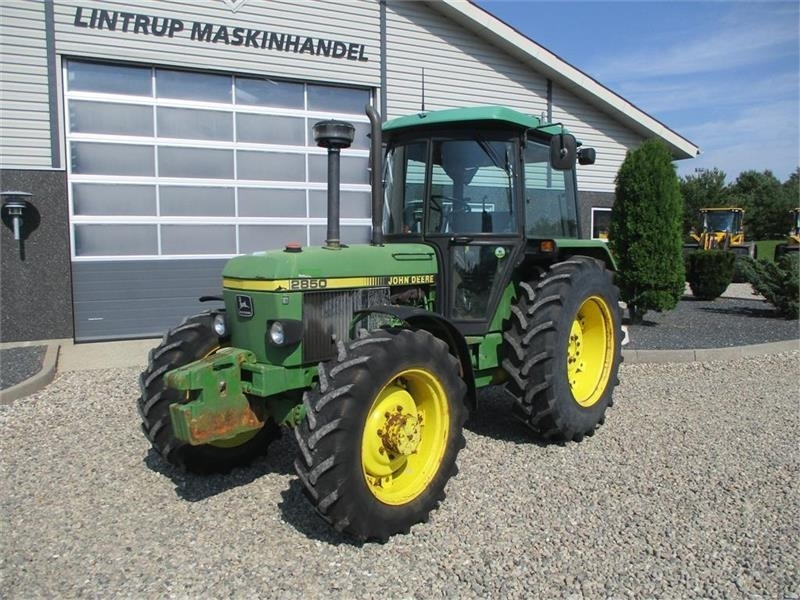 John Deere 2850 TURBO Med nye bagdæk - Traktors: foto 2 John Deere 2850 TURBO Med nye bagdæk - Traktors: foto 2