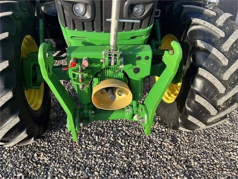 John Deere 6175R Med frontlift og frontPTO - Traktors: foto 4 John Deere 6175R Med frontlift og frontPTO - Traktors: foto 4