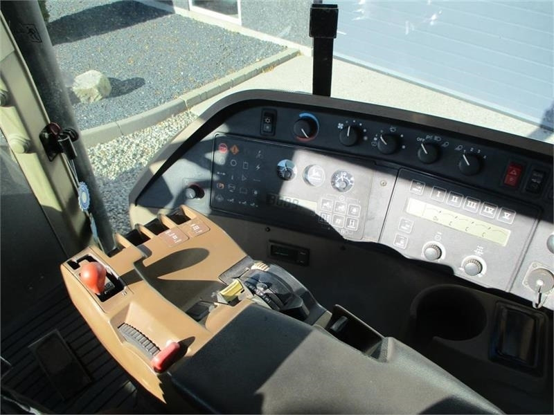 John Deere 8300 Pæn regulær traktor med rigtig gode dæk på. - Traktors: foto 5 John Deere 8300 Pæn regulær traktor med rigtig gode dæk på. - Traktors: foto 5