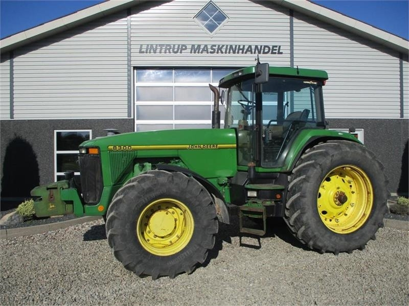 John Deere 8300 Pæn regulær traktor med rigtig gode dæk på. - Traktors: foto 1 John Deere 8300 Pæn regulær traktor med rigtig gode dæk på. - Traktors: foto 1