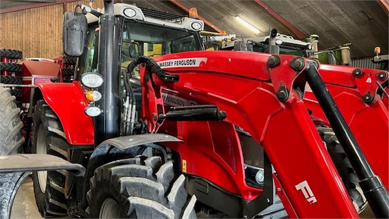 Massey Ferguson 6715 S Med front læsser. Læsser er meget lidt brug - Traktors: foto 3 Massey Ferguson 6715 S Med front læsser. Læsser er meget lidt brug - Traktors: foto 3