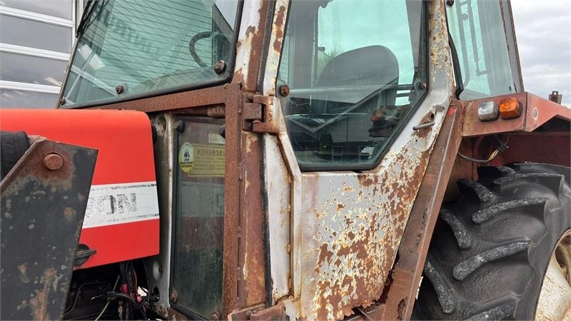 Massey Ferguson 690 Speedshift med frontlæsser - Traktors: foto 5 Massey Ferguson 690 Speedshift med frontlæsser - Traktors: foto 5